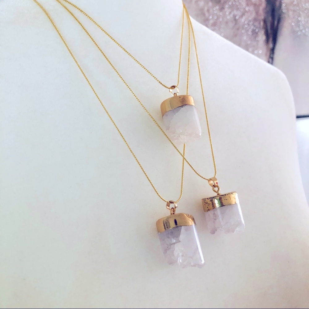 🛍 Terra Genuine Quartz Raw Stone Necklace